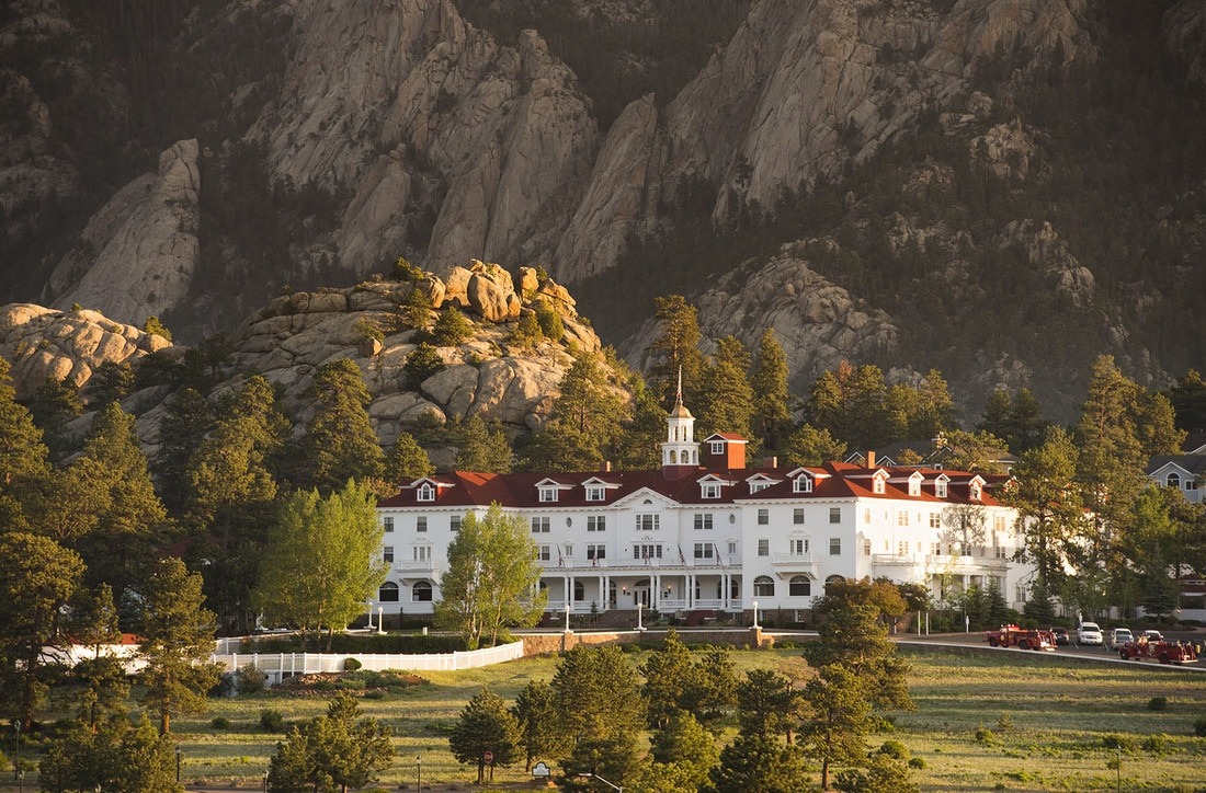 wide shot of the stanley hotel in estes park, colorado