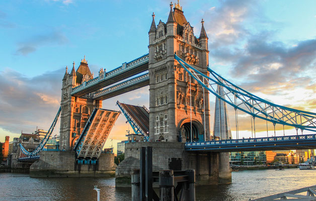 half-open bridge in london