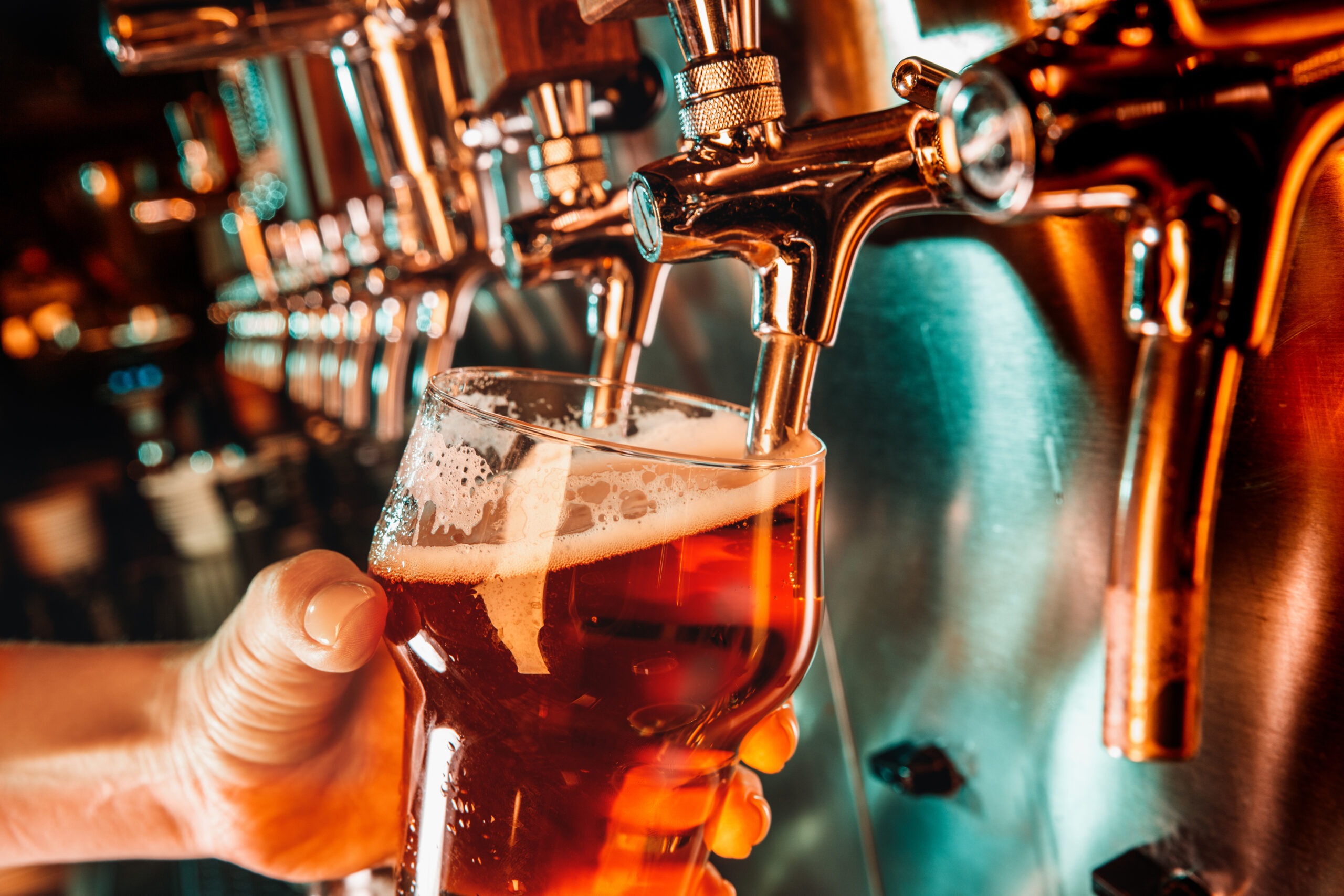 hand pouring beer