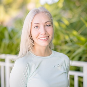 Headshot of Mary Silvester for Smart Moves, coastal concierge, The Islands of Islamorada